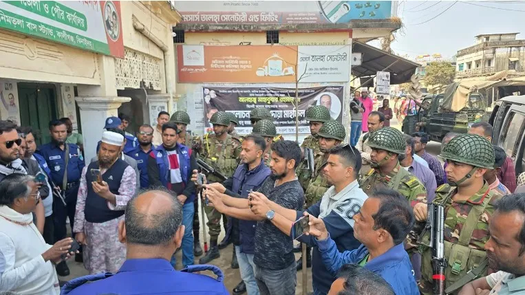 স্বতন্ত্র প্রার্থীর ৪ জনকে কুপিয়ে জখম